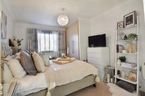 2 bedroom flat for sale, Sandling Lane, Maidstone, Kent, ME14 2NY