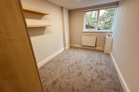 5 bedroom flat to rent, Prince Of Wales Road, London NW5