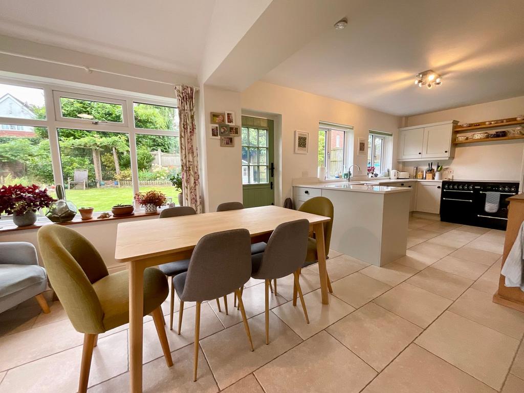 Beresford Crescent, Newcastle, ST5 5 bed detached house for sale £575,000
