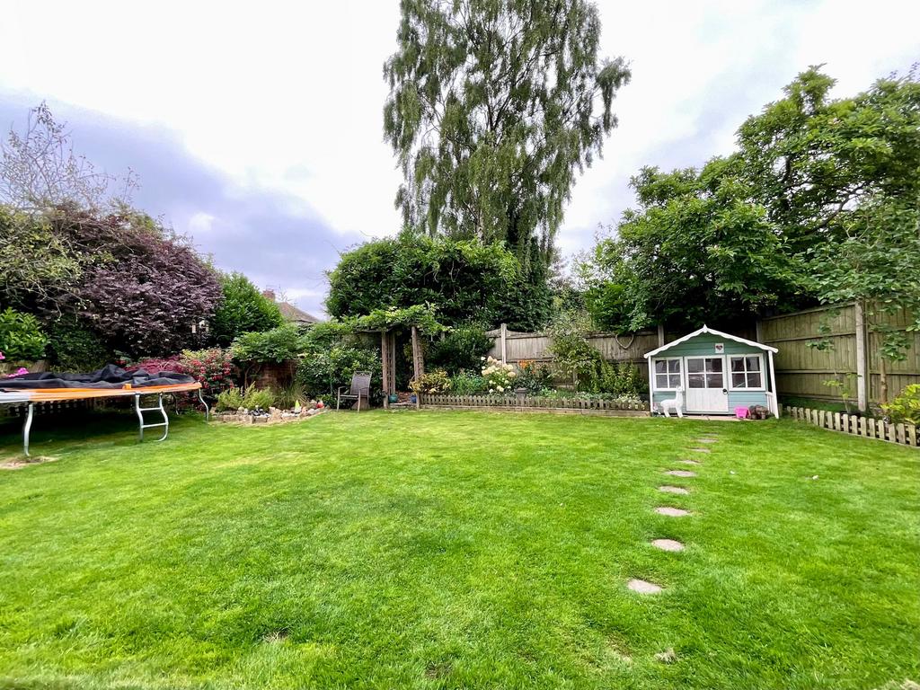 Beresford Crescent, Newcastle, ST5 5 bed detached house for sale £575,000