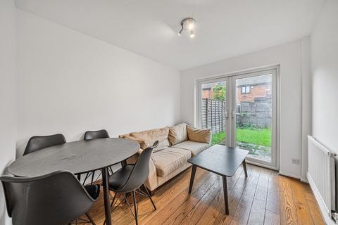 5 Tarragon Close, London, SE14 6DL