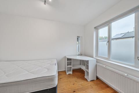 5 Tarragon Close, London, SE14 6DL