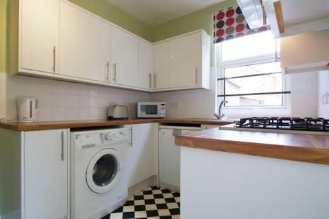 5 bedroom terraced house to rent, *£155pppw excl bills* Trinity Avenue, Nottingham