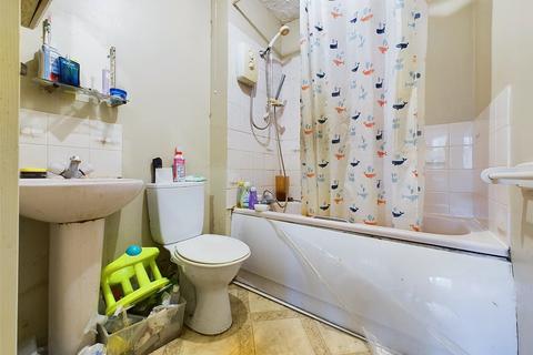 12 Calderdale, Abbeymead, Gloucester, GL4 5SZ