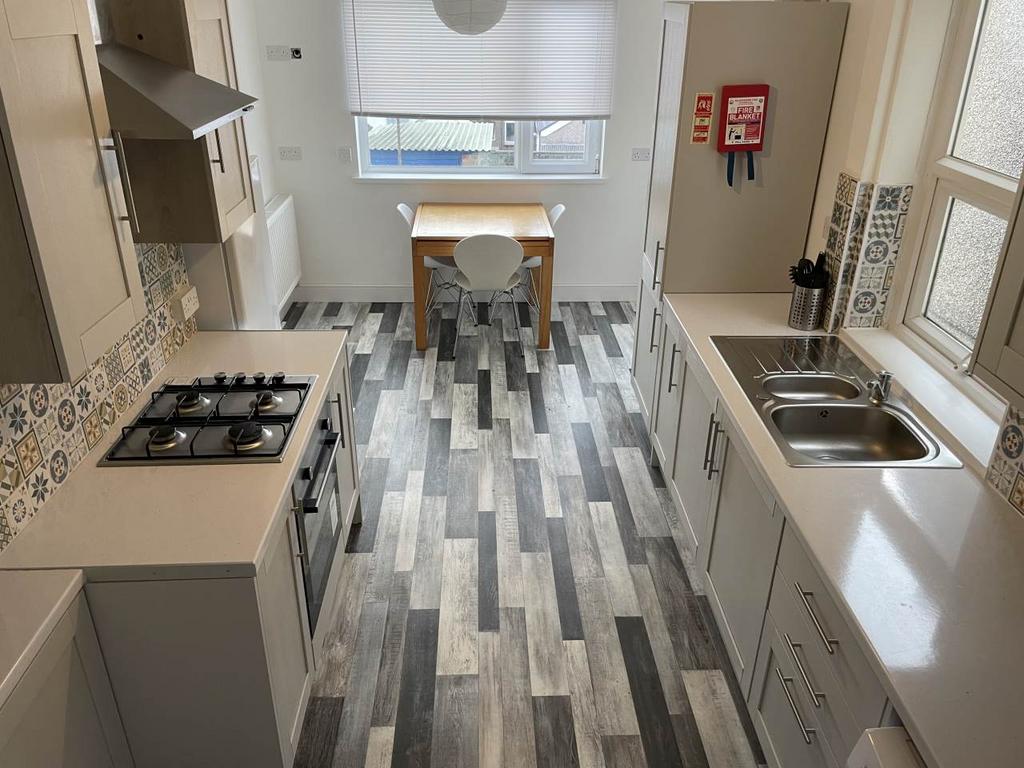 Kitchen 1