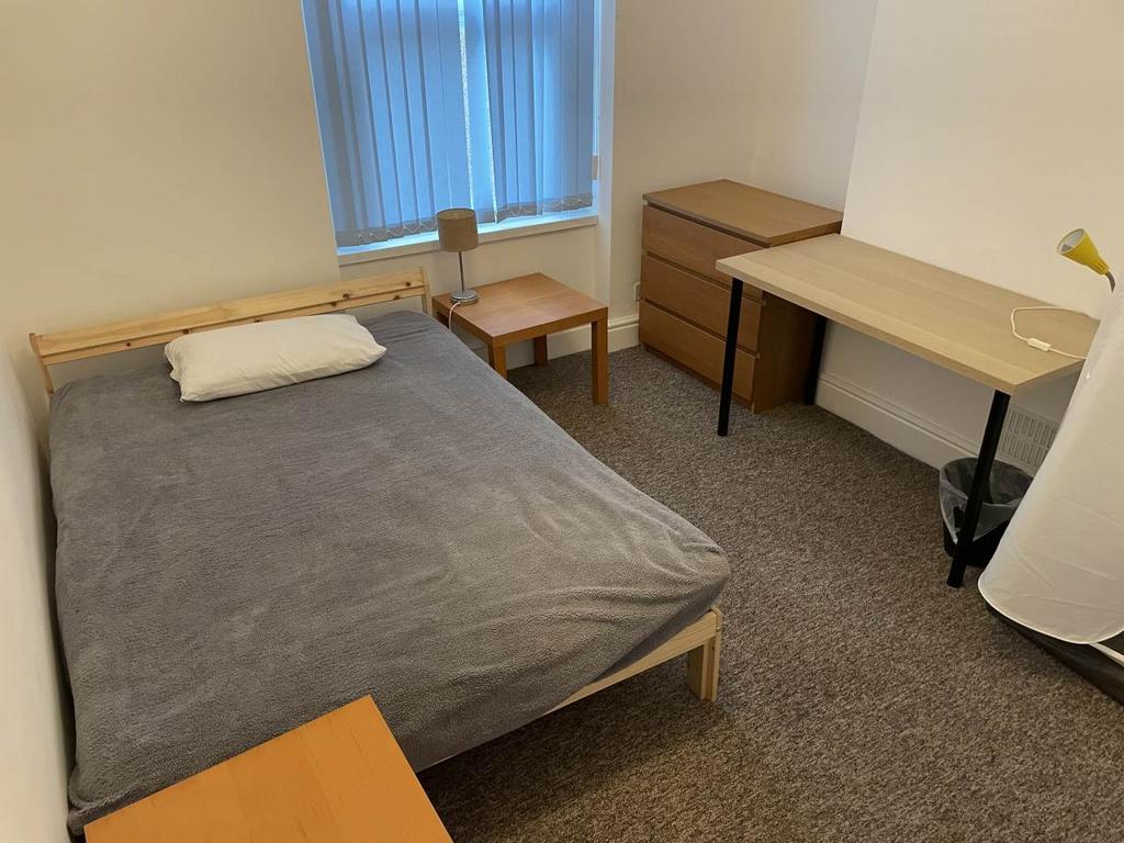 Bedroom 2, 1