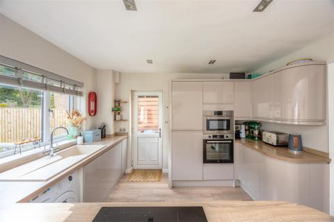 25 Brinkburn Drive, Sheffield, S17 3LU