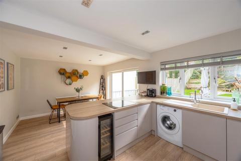 25 Brinkburn Drive, Sheffield, S17 3LU