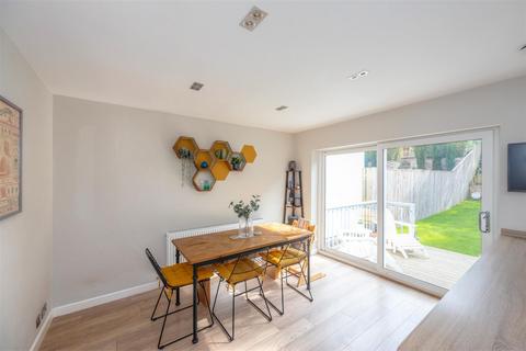 25 Brinkburn Drive, Sheffield, S17 3LU