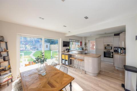 25 Brinkburn Drive, Sheffield, S17 3LU