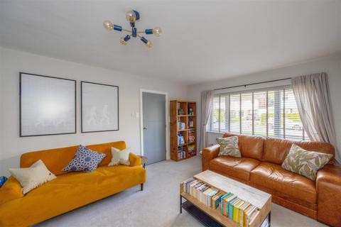 25 Brinkburn Drive, Sheffield, S17 3LU