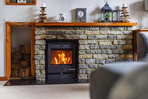 2b Hazelbank Close, Liphook, GU30 7BY