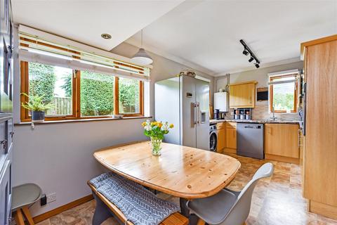 2b Hazelbank Close, Liphook, GU30 7BY