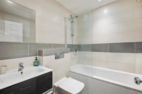 1 bedroom flat for sale, Kingston Road, Raynes Park SW20