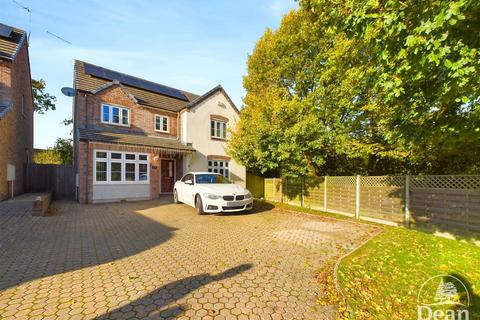 4 bedroom detached house for sale, Edenwall Road, Coleford