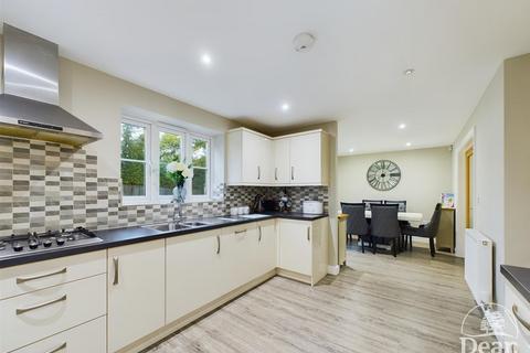 4 bedroom detached house for sale, Edenwall Road, Coleford