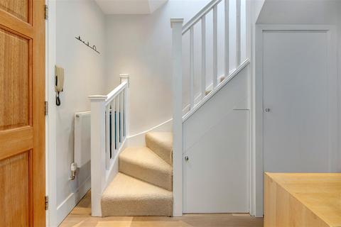 10c Savernake Road, London, NW3 2JP