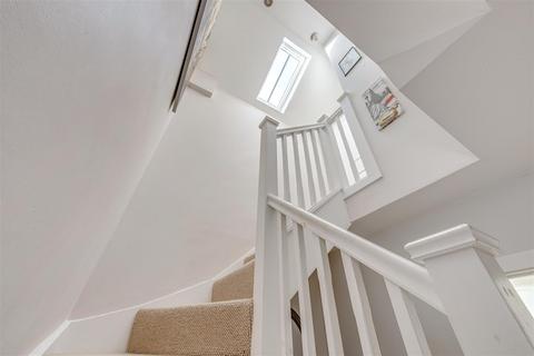 10c Savernake Road, London, NW3 2JP