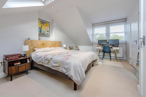 10c Savernake Road, London, NW3 2JP