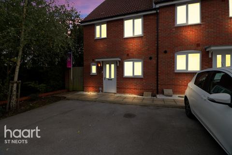 3 bedroom end of terrace house for sale, Crocus Close, St Neots