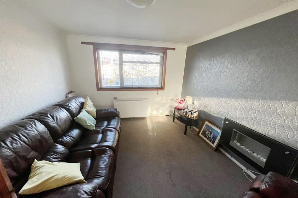 Orkney Place, Kirkcaldy, Fife KY1 1 bed flat for sale £34,000
