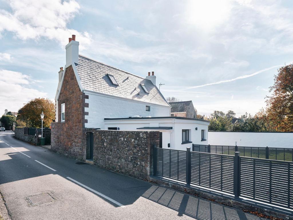 La Grande Route De Faldouet, Jersey JE3 5 bed detached house for sale