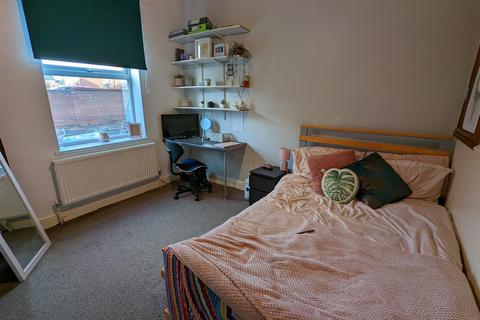 5 bedroom terraced house to rent, *£130pppw Excluding* Cycle Road, Nottingham