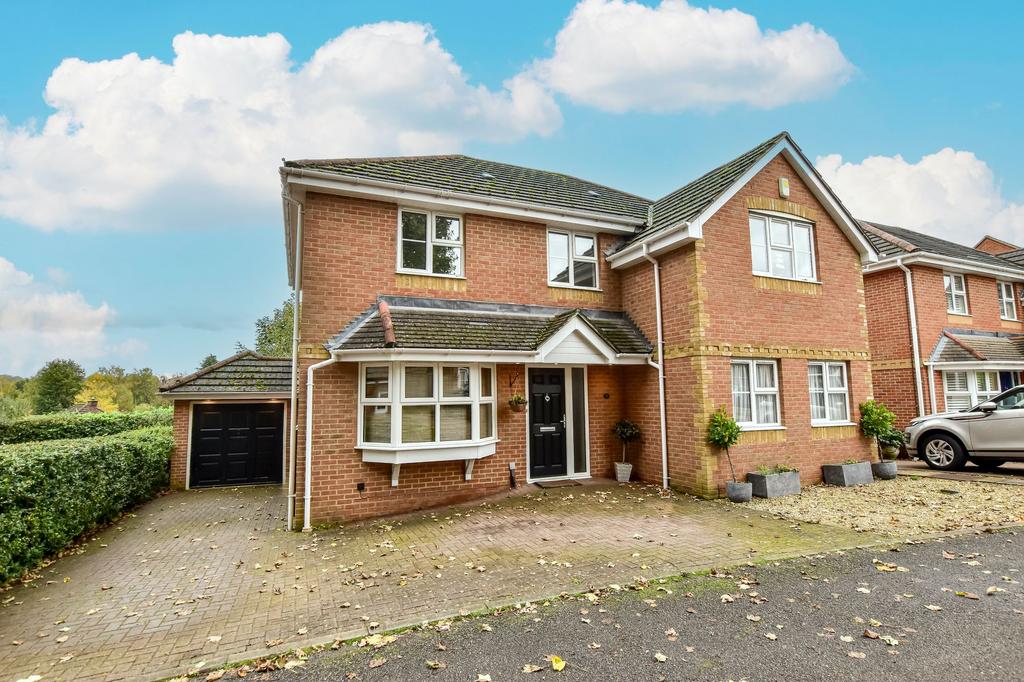 Jubilee Walk, Kings Langley, WD4 4 bed house for sale £950,000