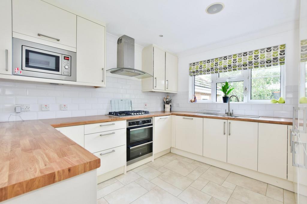 Jubilee Walk, Kings Langley, WD4 4 bed house for sale £950,000