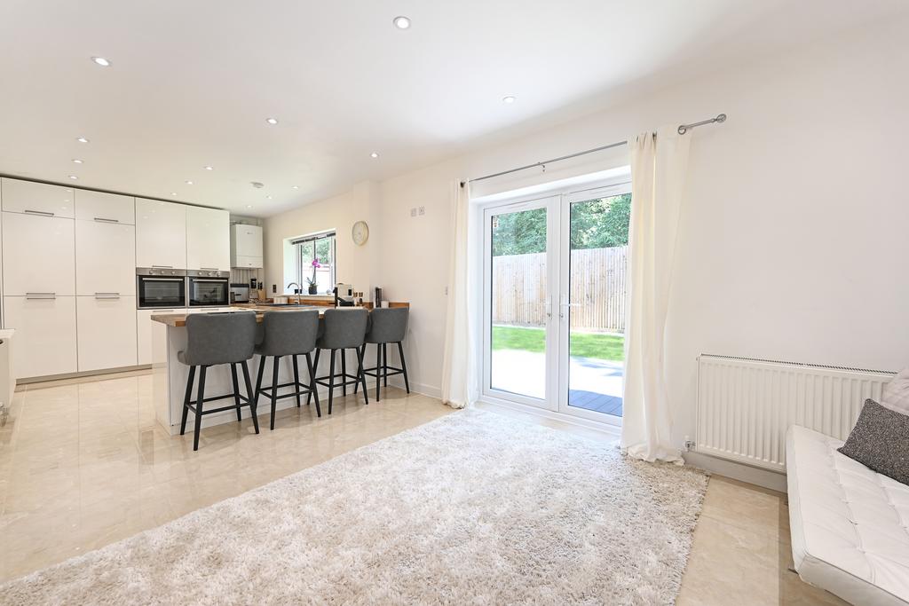 Burgess Road, Southampton SO16 4 bed detached house for sale £549,950