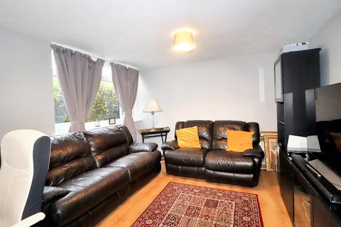 4 bedroom end of terrace house for sale, Brighton Road, Addlestone KT15