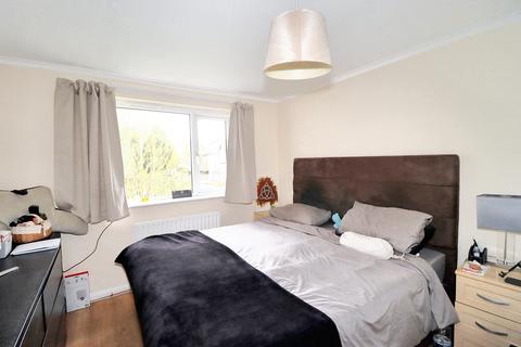 4 bedroom end of terrace house for sale, Brighton Road, Addlestone KT15