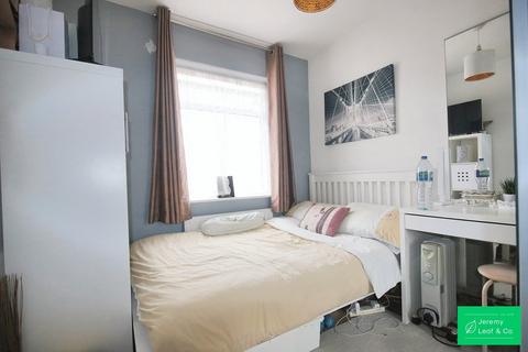 6 Denham Road, London, N20 0DN