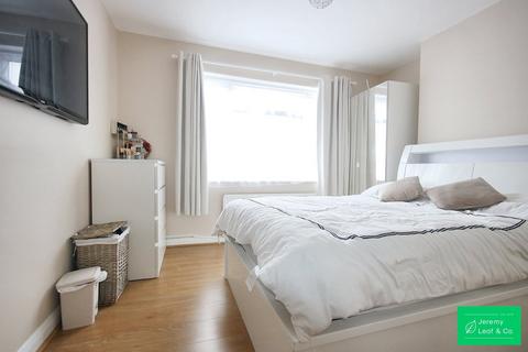 6 Denham Road, London, N20 0DN
