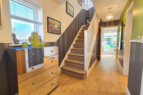 3 bedroom semi-detached house for sale, The Meadows, Hollesley