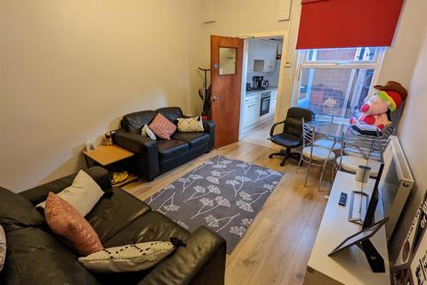 4 bedroom terraced house to rent, *£135pppw Excluding* Cycle Road, Nottingham