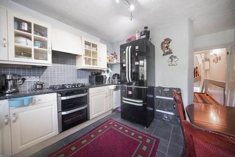 2 bedroom flat for sale, Upton Park Road, Forest Gate, E7 8LA