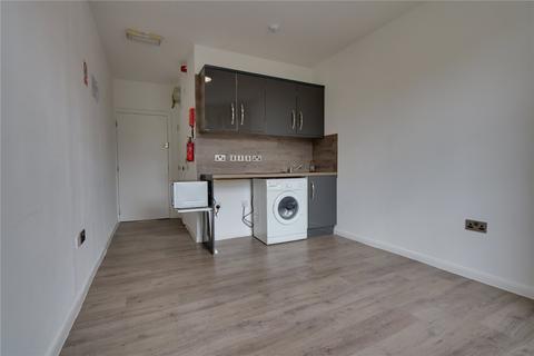 Studio to rent, Woodside Road, Croydon, SE25