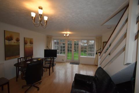 3 bedroom semi-detached house to rent, Wembley, HA0