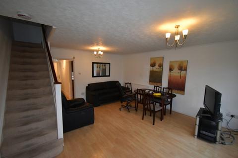 3 bedroom semi-detached house to rent, Wembley, HA0