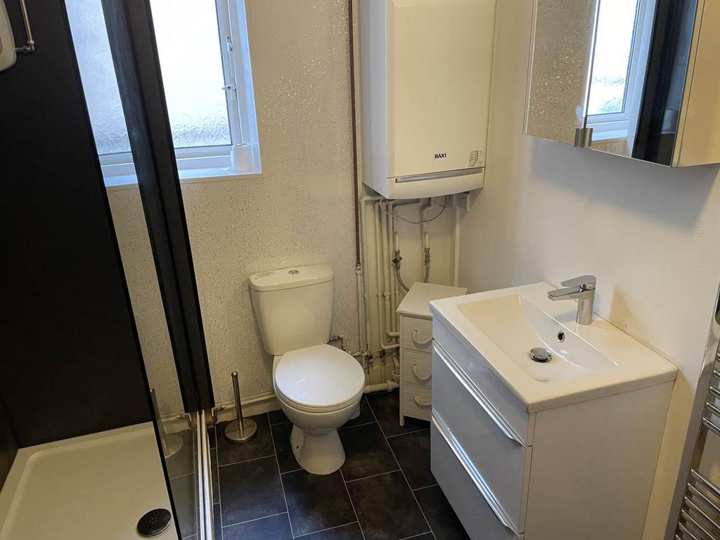 Bathroom 2, 1