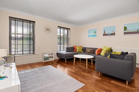 36 Pine Grove, London, SW19 7HE