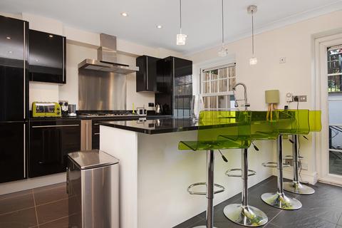 36 Pine Grove, London, SW19 7HE