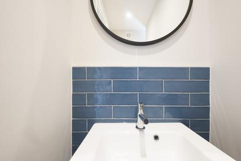 36 Pine Grove, London, SW19 7HE