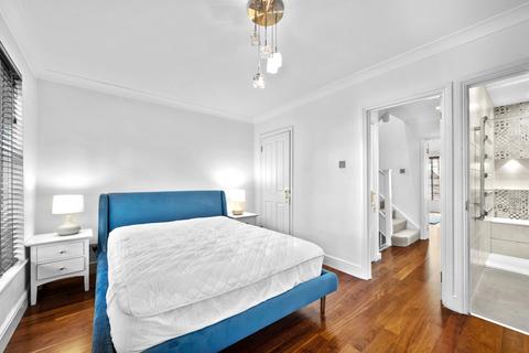 36 Pine Grove, London, SW19 7HE