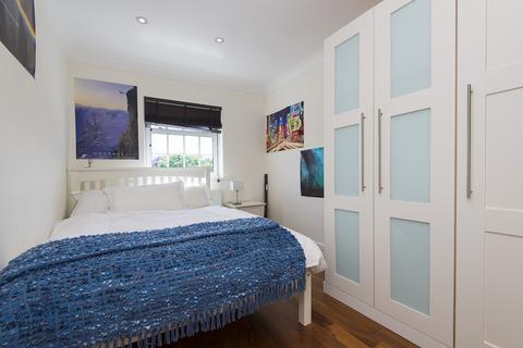 36 Pine Grove, London, SW19 7HE