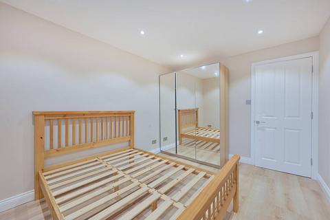 24 Alfred Close, London, W4 5UW