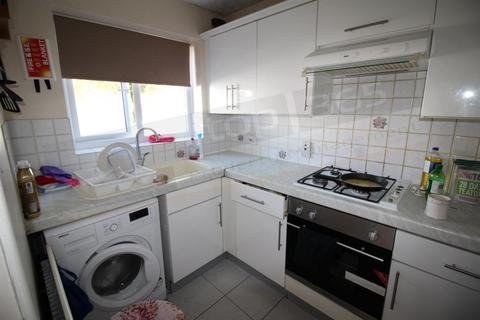 4 bedroom semi-detached house to rent, *£135pppw Excluding* Heron Drive, Lenton, NOTTINGHAM, NG7