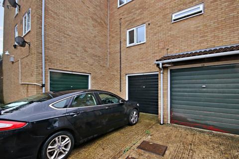 1 bedroom flat for sale, Cromwell Place, East Grinstead, RH19