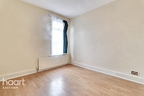 2 bedroom flat for sale, Sixth Avenue, London